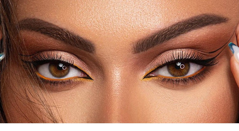 Magnetic false eyelashes in round case
