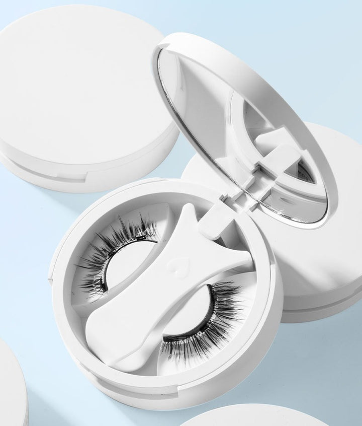 Magnetic false eyelashes in round case
